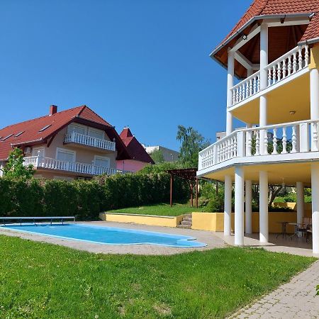 Villa Laar เฮวิซ ภายนอก รูปภาพ