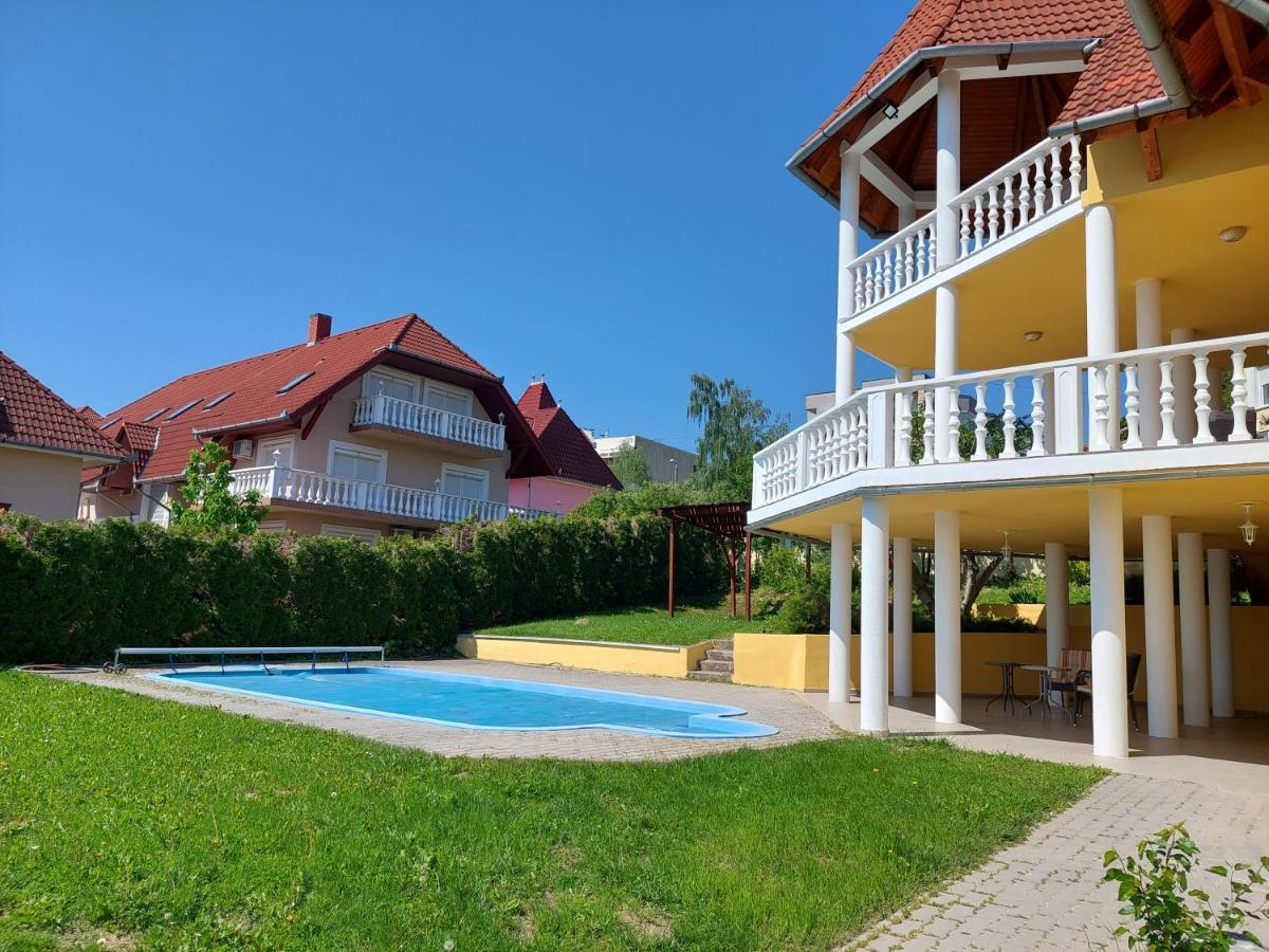 Villa Laar เฮวิซ ภายนอก รูปภาพ