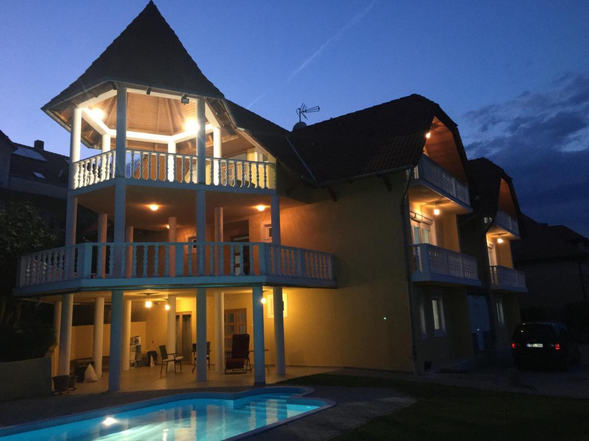 Villa Laar เฮวิซ ภายนอก รูปภาพ